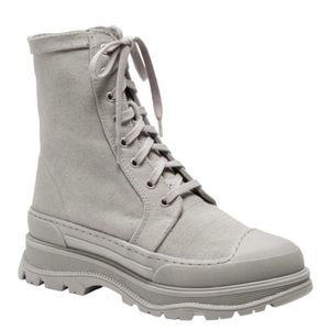 NWOB FREE PEOPLE CAMP OUT CANVAS LACE UP BOOT DOVE GREY Size 38 / US 8